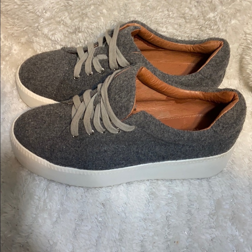 Sneaker platforms